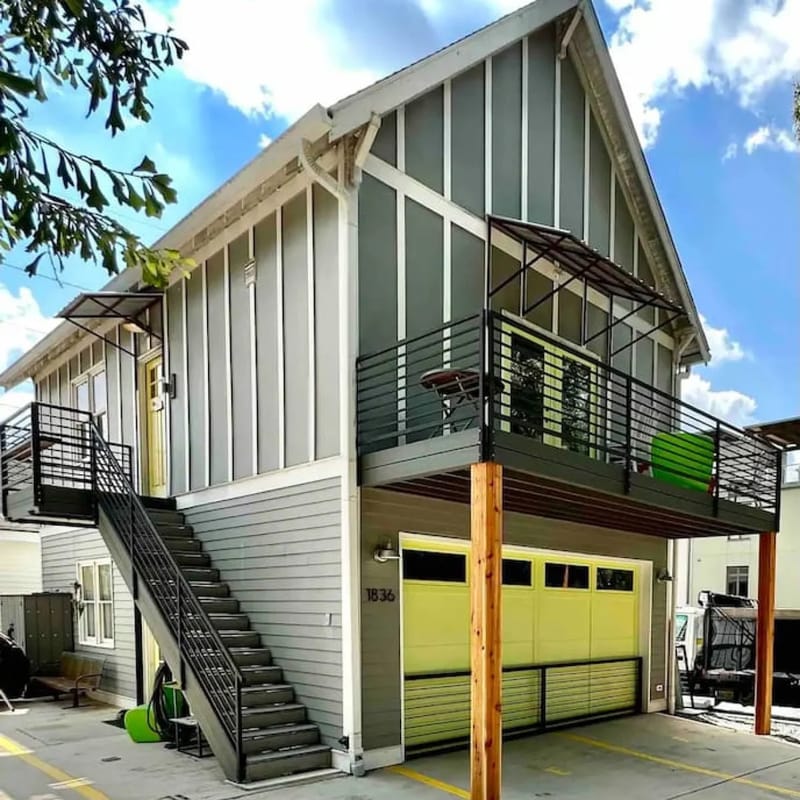 Chic Home w/Loft, EV Charger close to Pullman Yrds